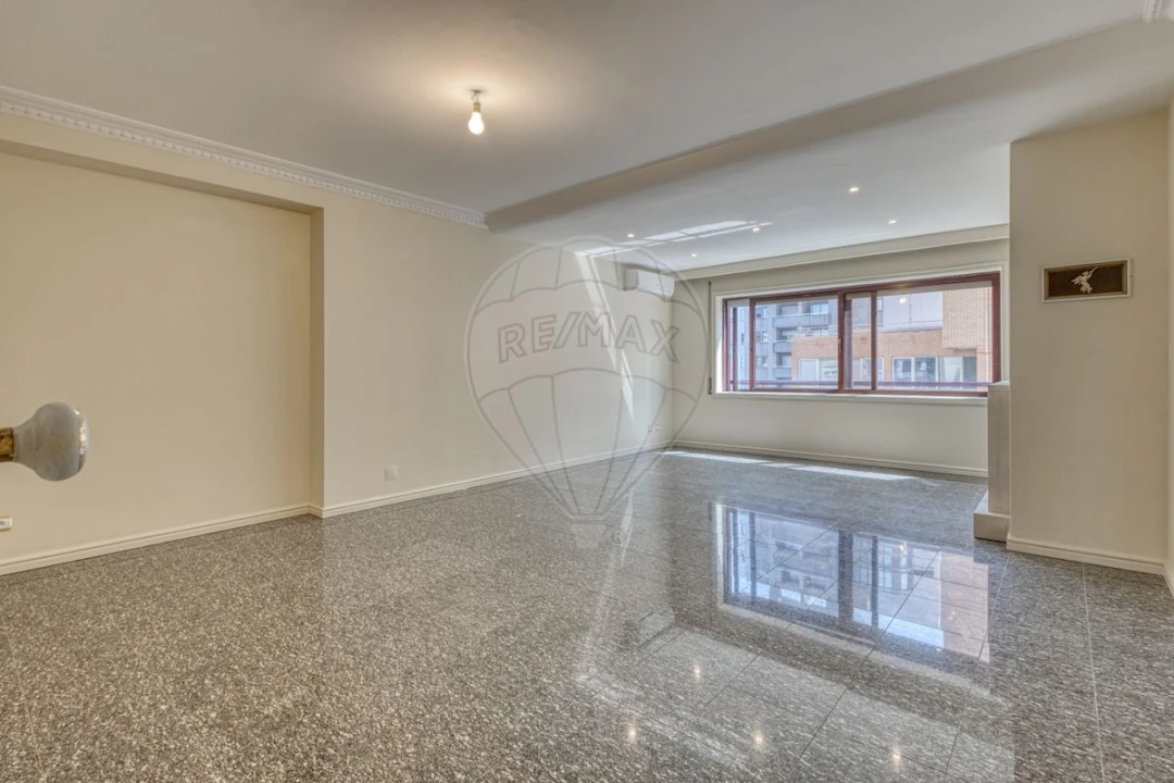 Apartamento T3 para Venda em Santa Marinha e São Pedro da Afurada Foto 1
