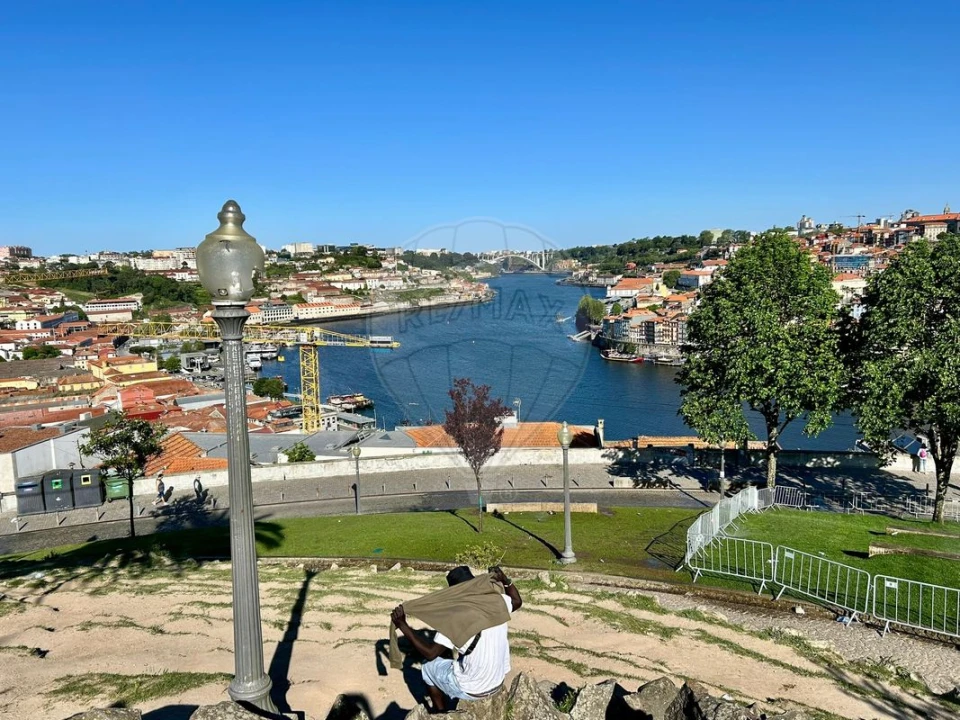 Moradia T8 para Venda em Mafamude e Vilar do Paraíso Foto 1