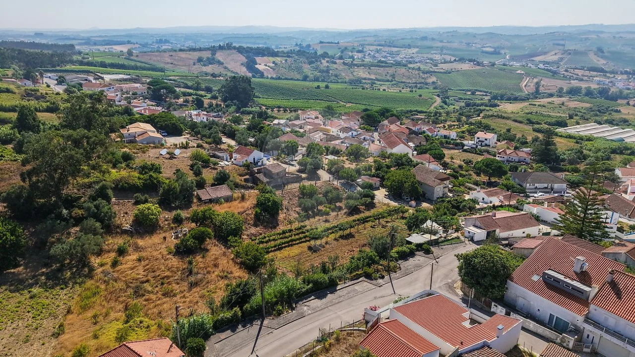 Moradia T3 para Venda em Carvoeira e Carmões Foto 43