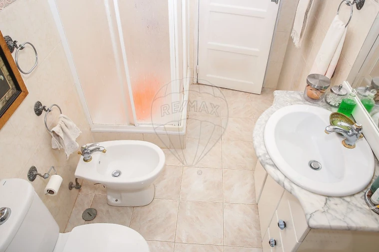 Moradia T3 para Venda em Carvoeira e Carmões Foto 14