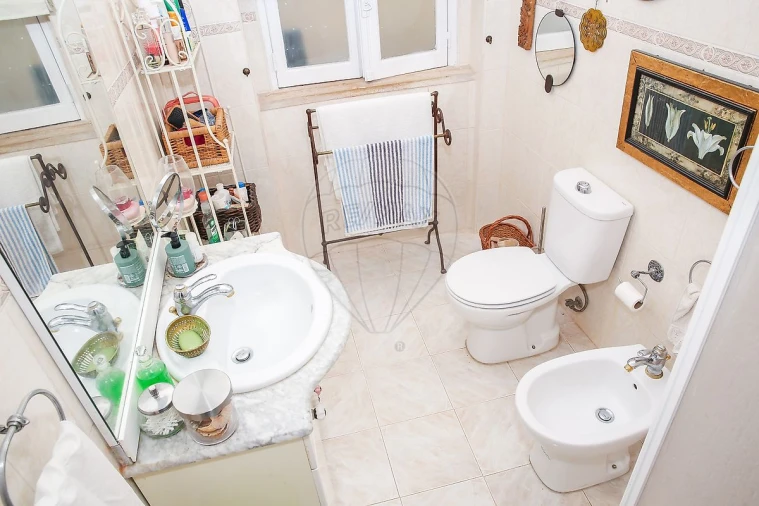 Moradia T3 para Venda em Carvoeira e Carmões Foto 11