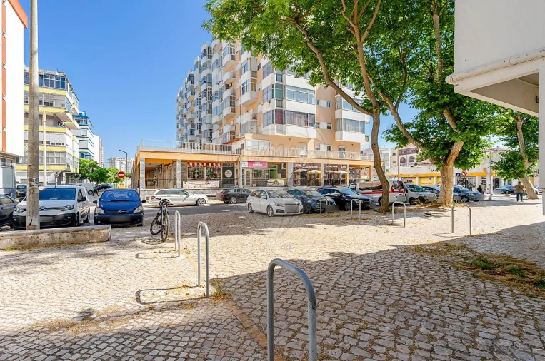 Garagem para Venda em Costa da Caparica Foto 9