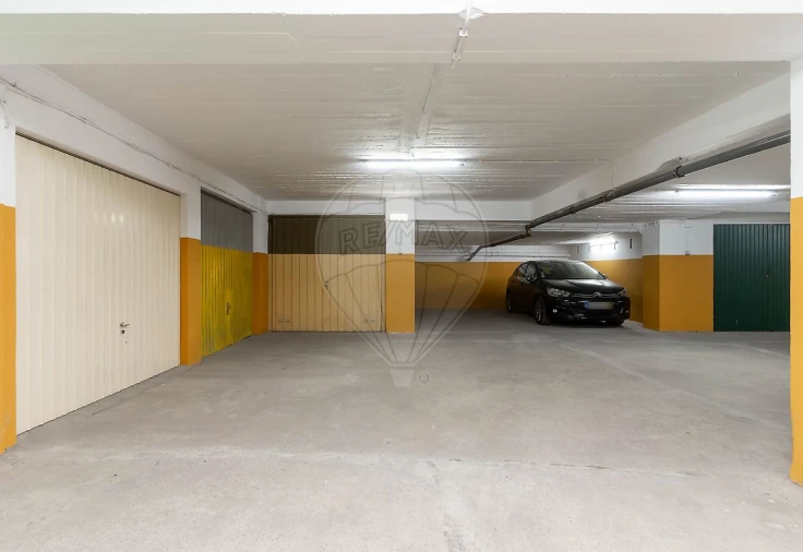 Garagem para Venda em Costa da Caparica Foto 4