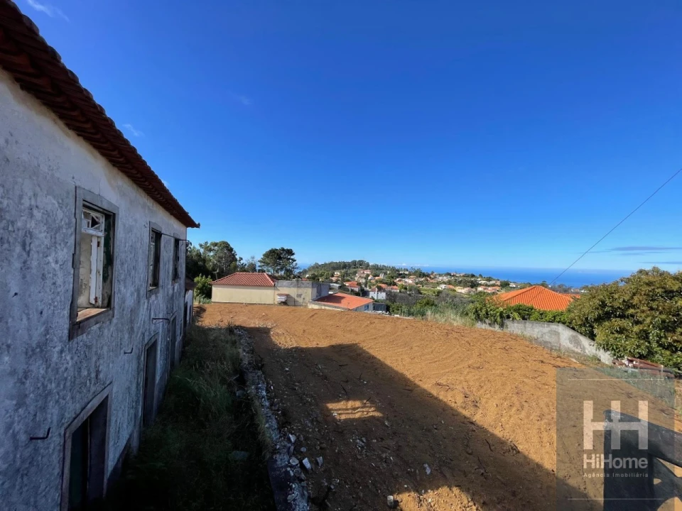 Moradia T4 para Venda em Prazeres Foto 1