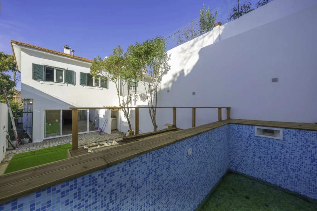 Moradia T4 para Venda em Campolide Foto 3