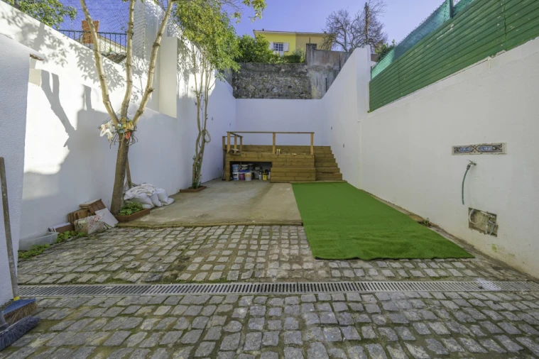 Moradia T4 para Venda em Campolide Foto 5