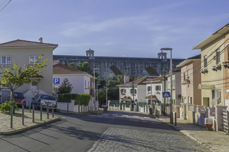 Moradia T4 para Venda em Campolide Foto 53