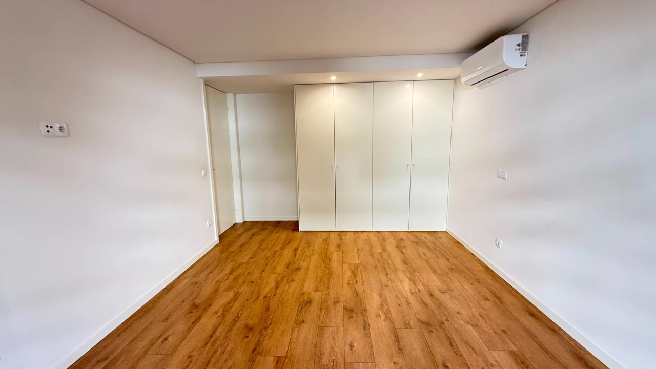 Apartamento T3 para Arrendamento em Urgezes Foto 14