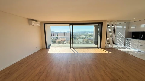 Apartamento T3 para Arrendamento em Urgezes
