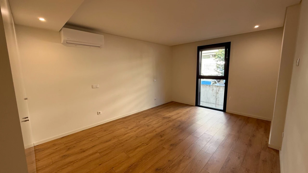 Apartamento T3 para Arrendamento em Urgezes Foto 11