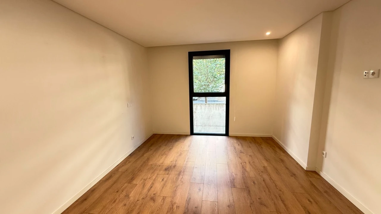 Apartamento T3 para Arrendamento em Urgezes Foto 10