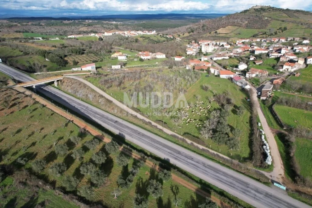 Moradia T4 para Venda em Outeiro Foto 7