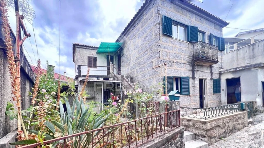 Moradia T4 para Venda em Urgezes Foto 1