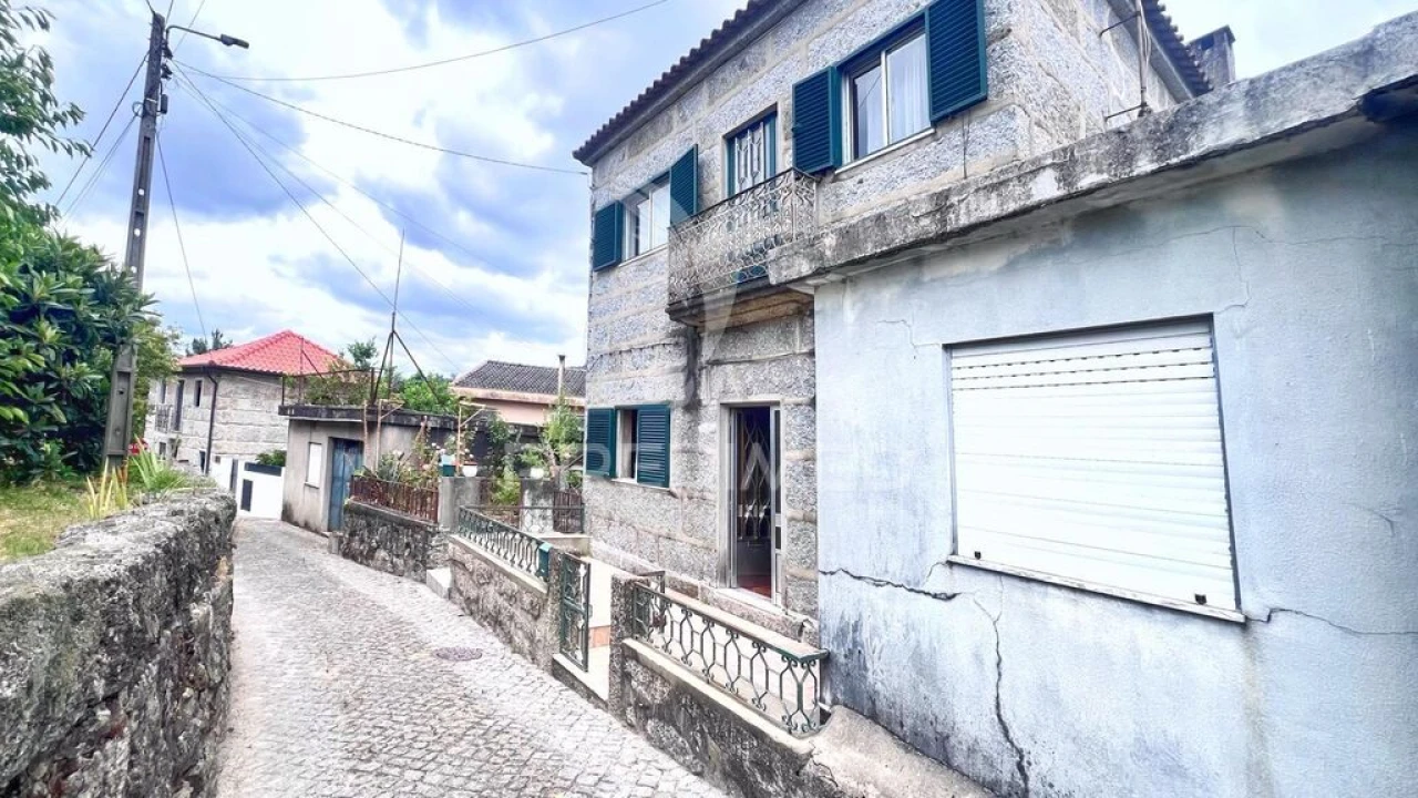 Moradia T4 para Venda em Urgezes Foto 2