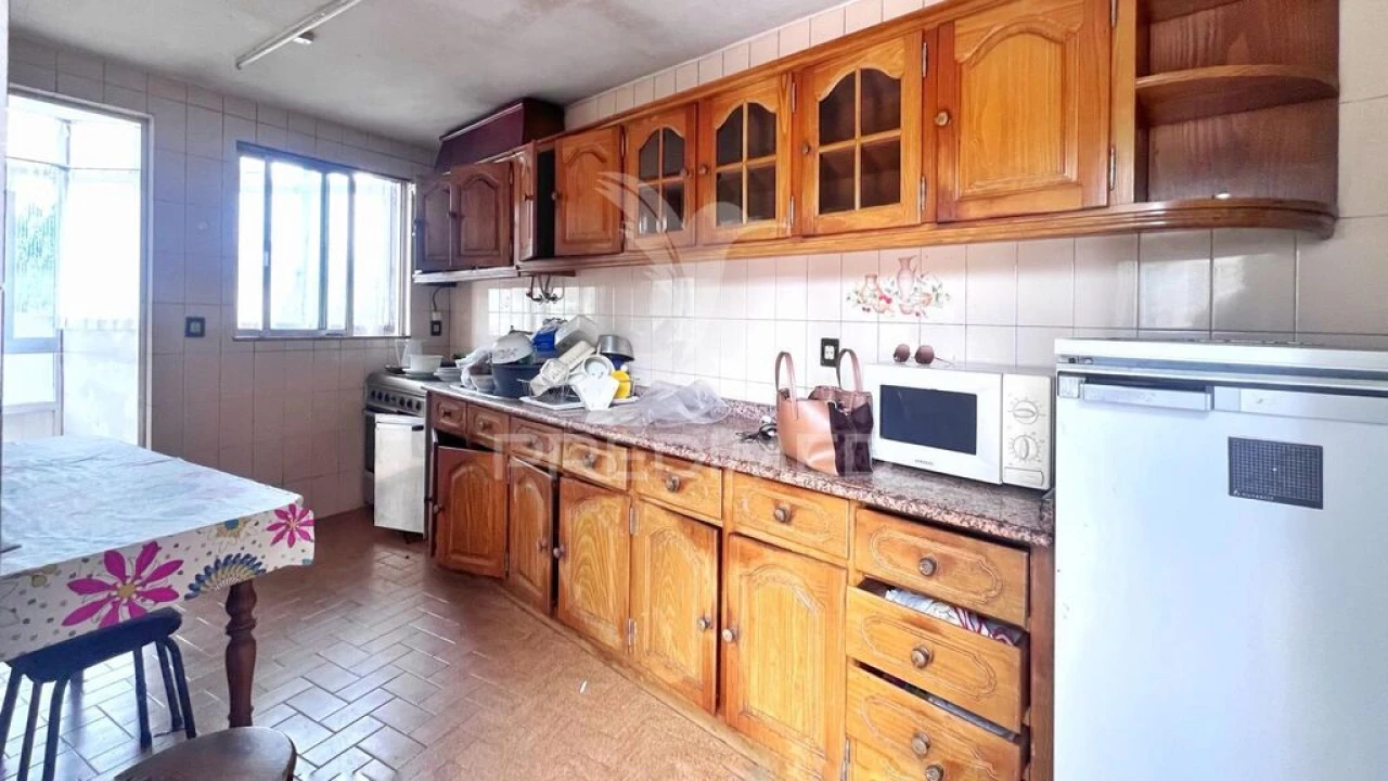 Moradia T4 para Venda em Urgezes Foto 7