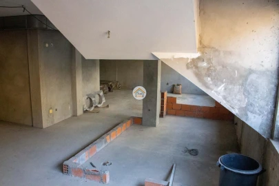 Loja para Venda em Mafamude e Vilar do Paraíso