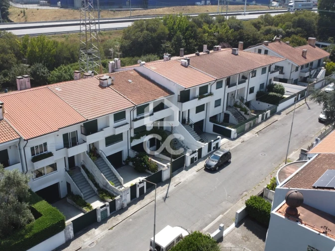 Moradia T4 para Venda em Custoias Foto 47