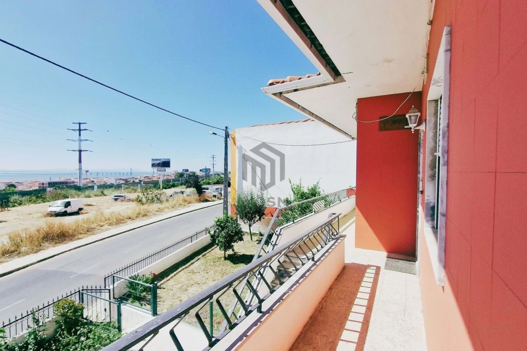 Apartamento T4 para Venda em Bucelas Foto 4