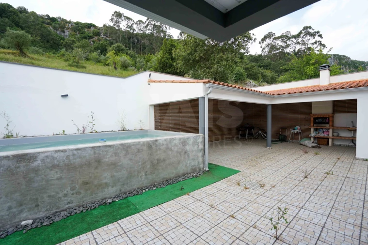 Moradia T3 para Venda em Alvados e Alcaria Foto 6