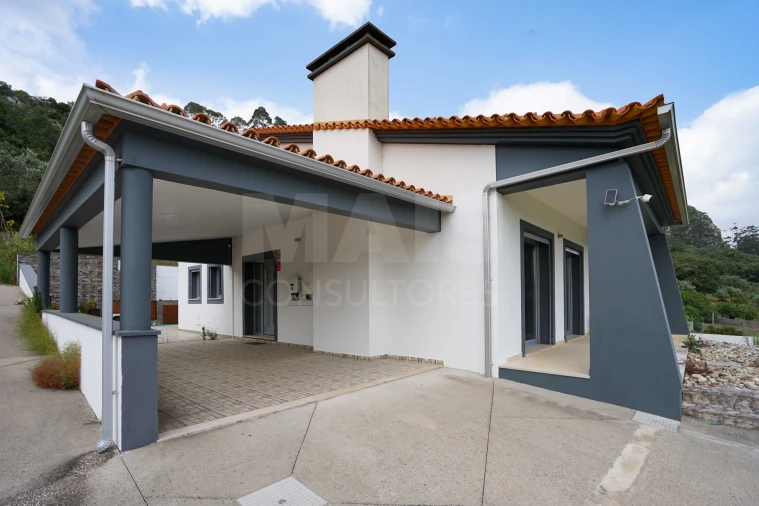 Moradia T3 para Venda em Alvados e Alcaria Foto 2