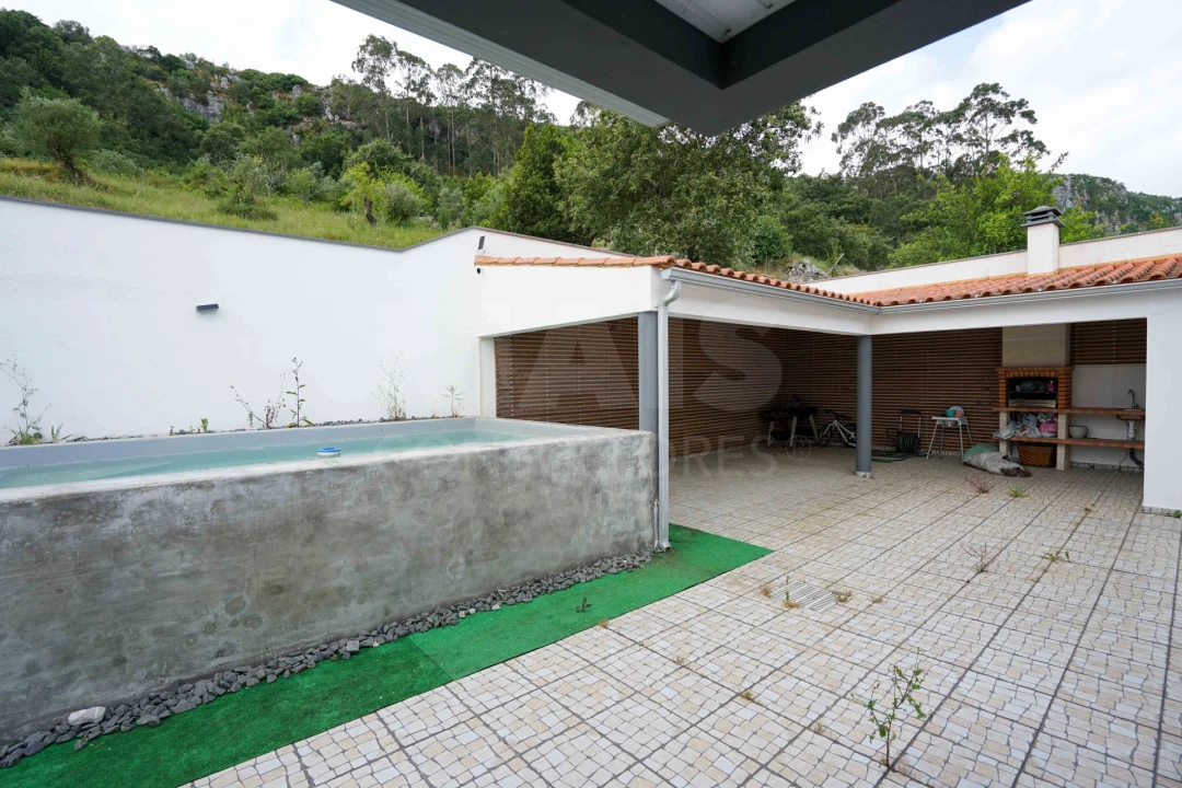 Moradia T3 para Venda em Alvados e Alcaria Foto 6