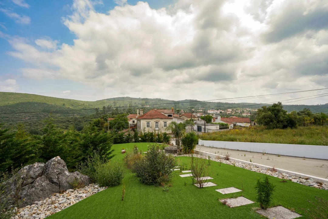 Moradia T3 para Venda em Alvados e Alcaria Foto 5