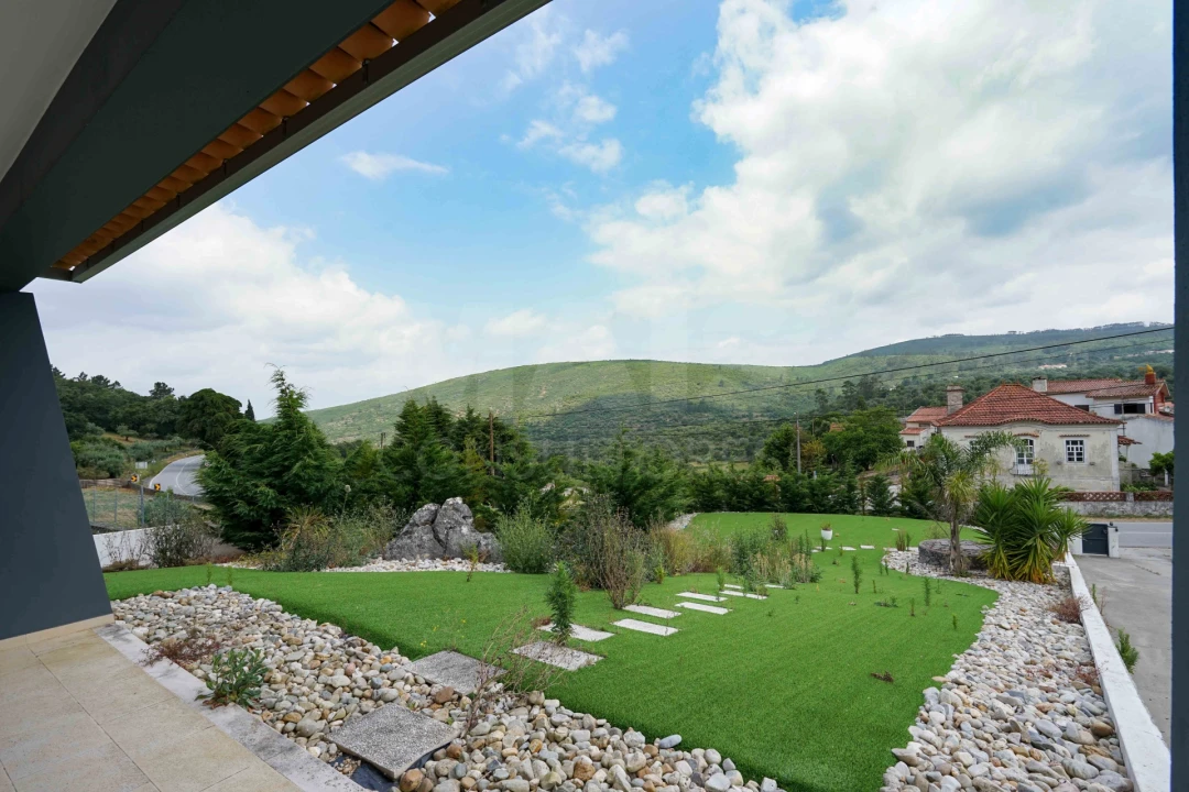 Moradia T3 para Venda em Alvados e Alcaria Foto 3