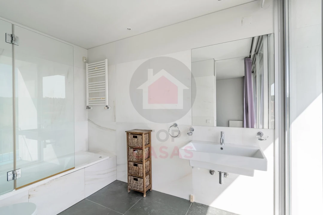 Moradia T4 para Venda em Vau Foto 21