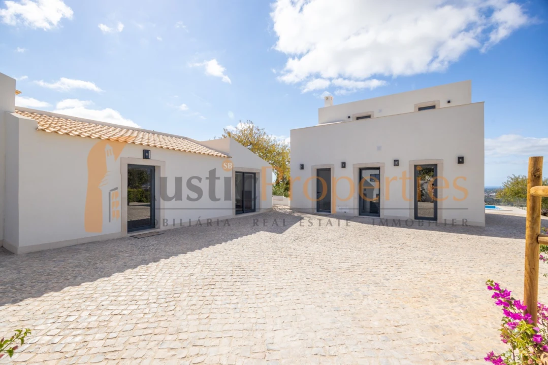 Moradia T6 para Venda em Santa Barbara de Nexe Foto 10