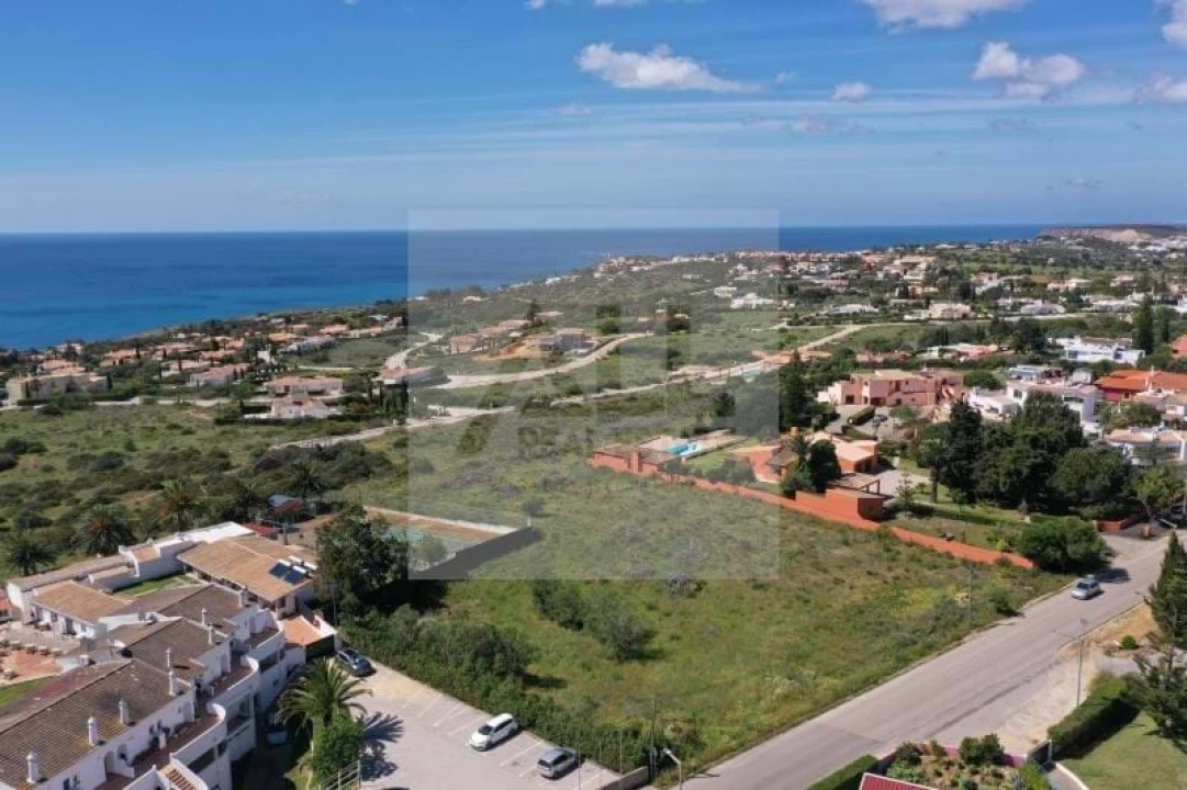 Terreno para Venda em Lagos (São Sebastião e Santa Maria) Foto 1