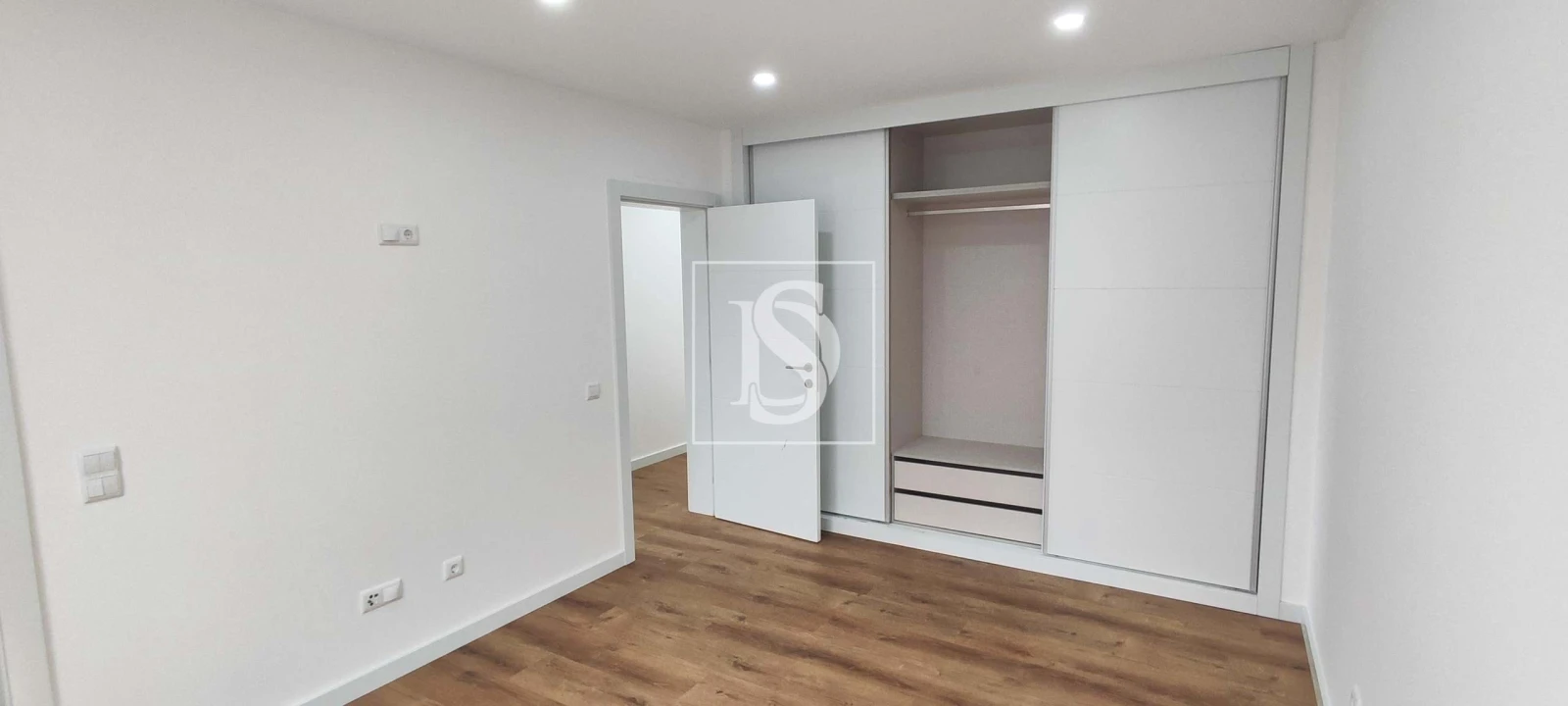 Moradia T4 para Venda em Atouguia da Baleia Foto 22