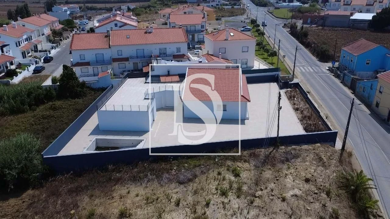 Moradia T4 para Venda em Atouguia da Baleia Foto 16