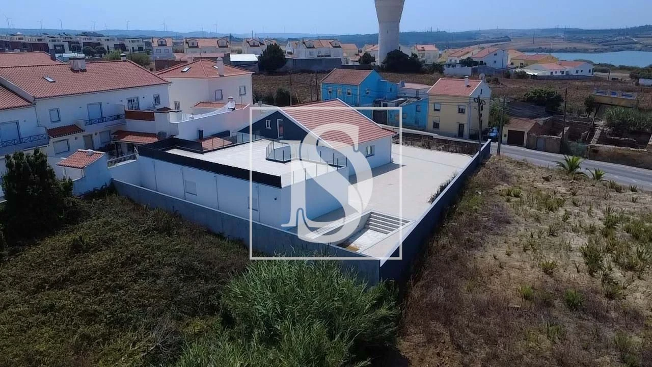 Moradia T4 para Venda em Atouguia da Baleia Foto 15