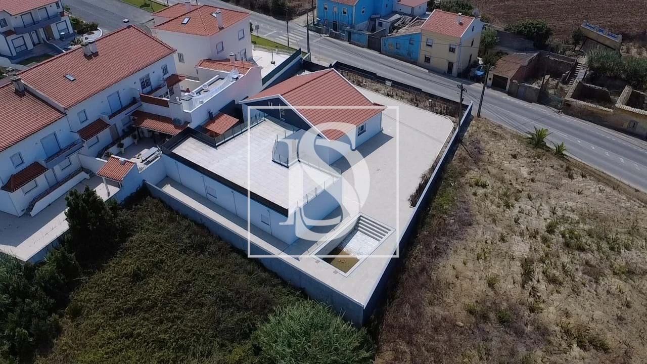 Moradia T4 para Venda em Atouguia da Baleia Foto 14