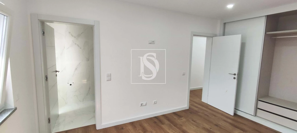 Moradia T4 para Venda em Atouguia da Baleia Foto 23