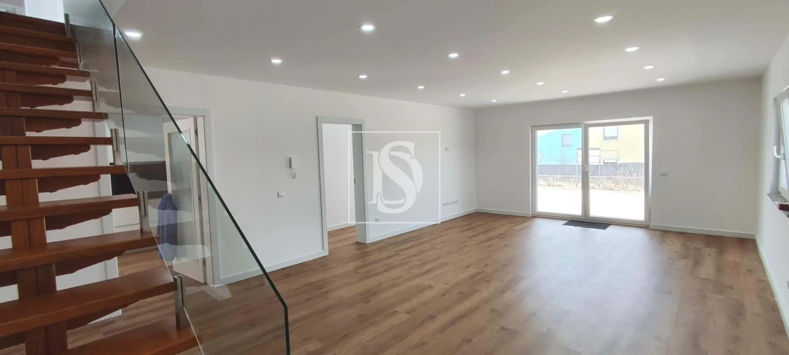 Moradia T4 para Venda em Atouguia da Baleia Foto 19