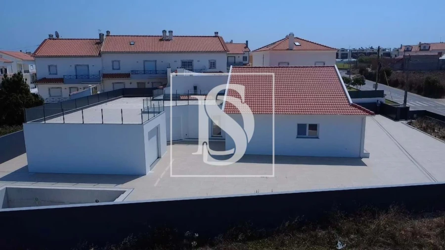 Moradia T4 para Venda em Atouguia da Baleia Foto 9