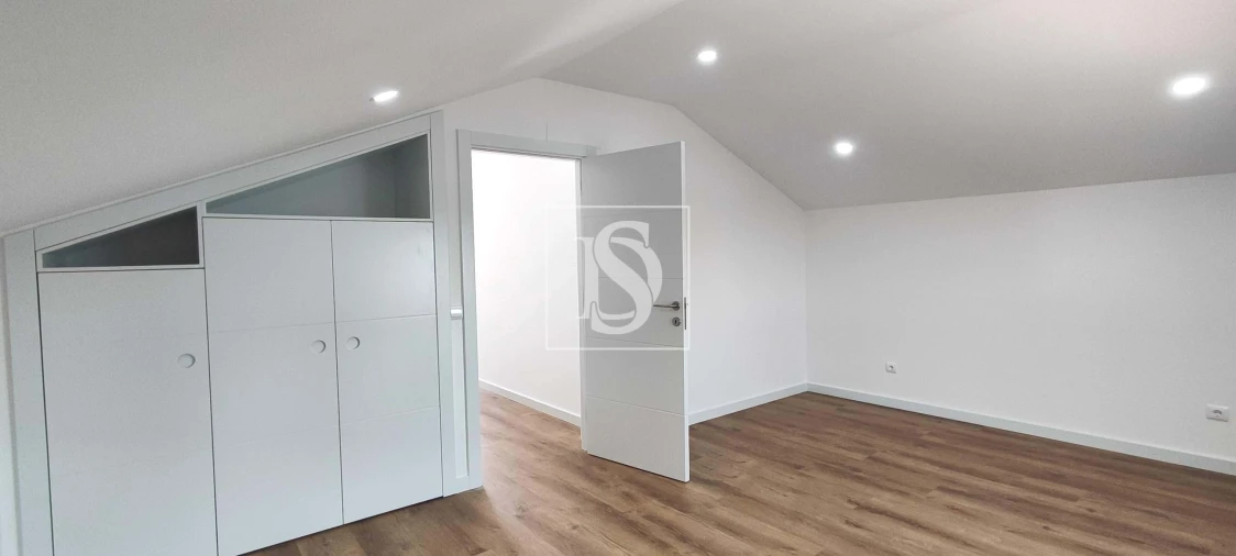 Moradia T4 para Venda em Atouguia da Baleia Foto 41