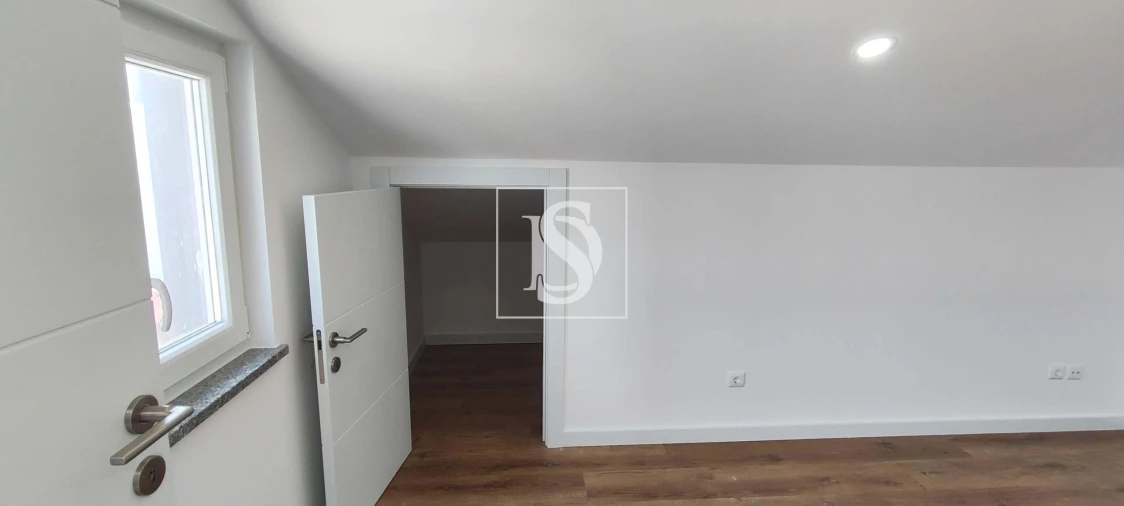 Moradia T4 para Venda em Atouguia da Baleia Foto 37