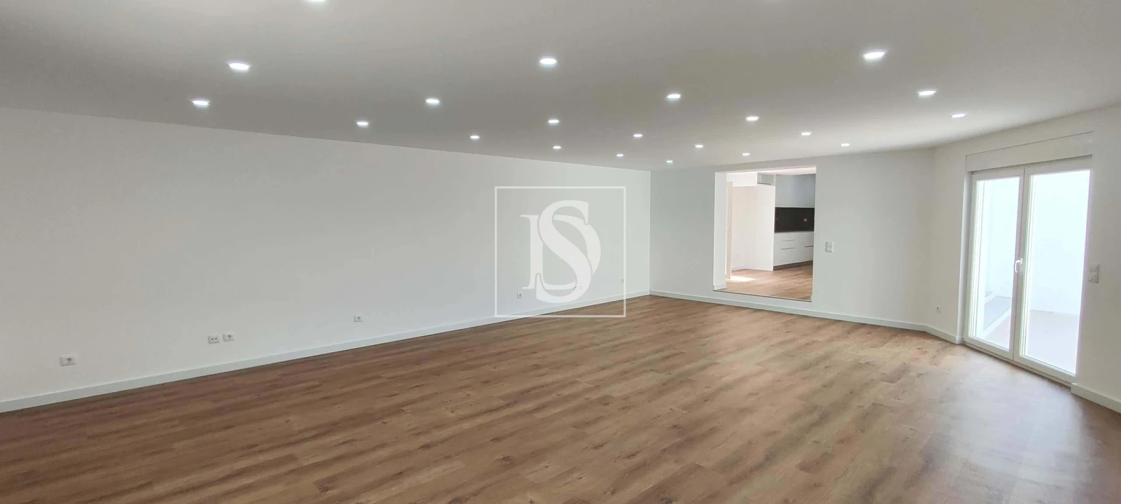 Moradia T4 para Venda em Atouguia da Baleia Foto 4