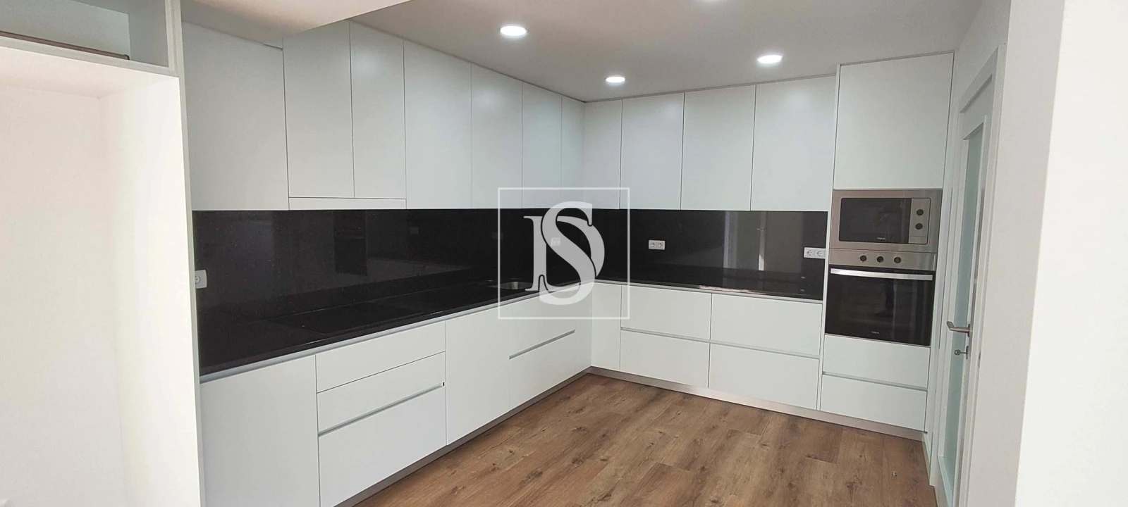 Moradia T4 para Venda em Atouguia da Baleia Foto 3