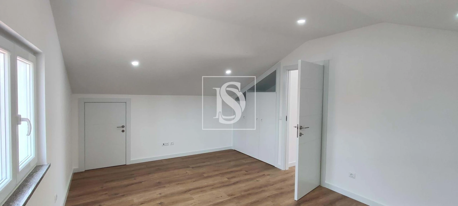 Moradia T4 para Venda em Atouguia da Baleia Foto 42