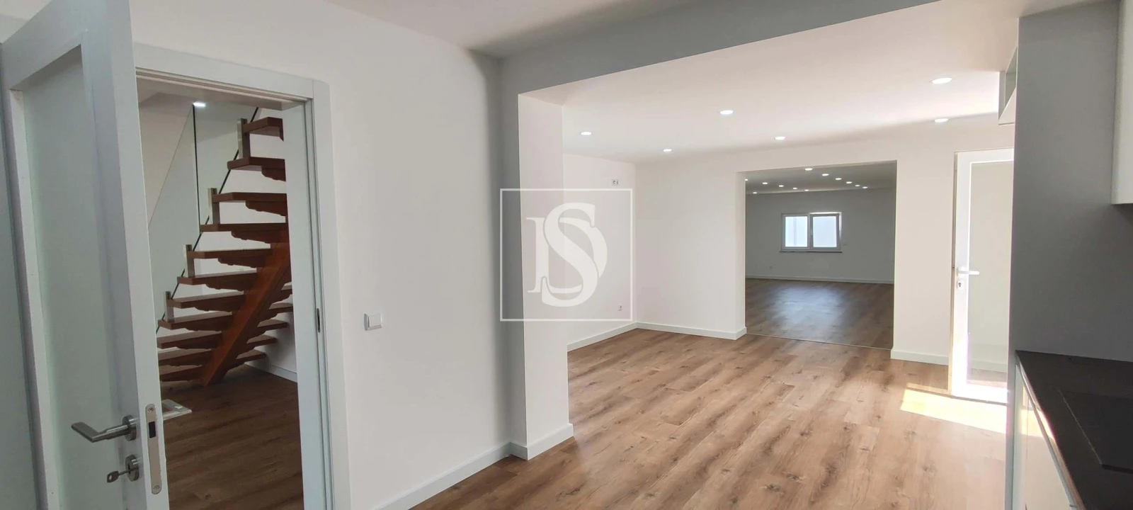 Moradia T4 para Venda em Atouguia da Baleia Foto 31