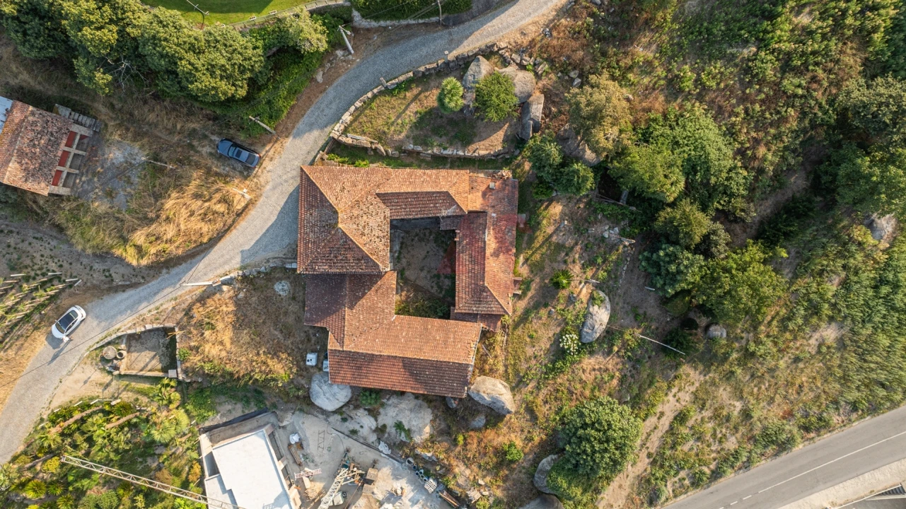 Moradia T8 para Venda em Abação e Gémeos Foto 4