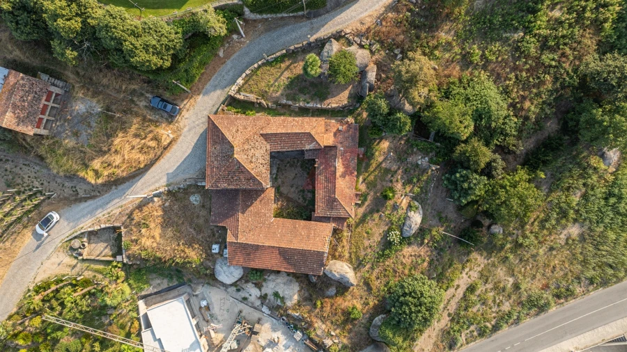 Moradia T8 para Venda em Abação e Gémeos Foto 4