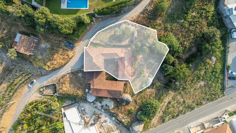 Moradia T8 para Venda em Abação e Gémeos Foto 1