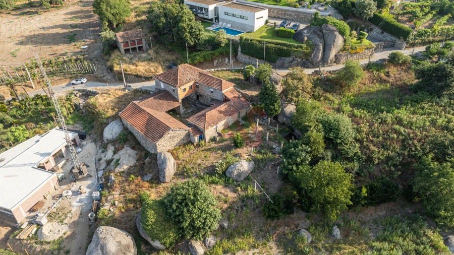 Moradia T8 para Venda em Abação e Gémeos Foto 3