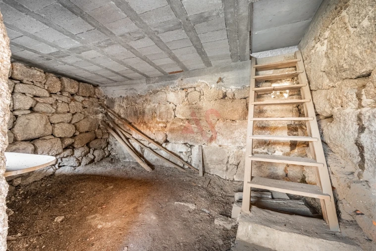 Moradia T8 para Venda em Abação e Gémeos Foto 16