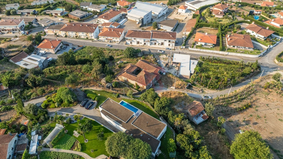 Moradia T8 para Venda em Abação e Gémeos Foto 23