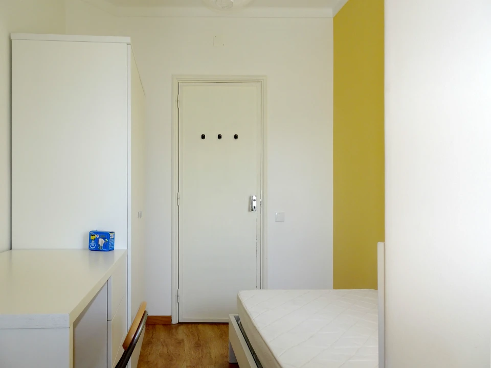 Apartamento T4 para Arrendamento em Sé Nova, Santa Cruz, Almedina e São Bartolomeu Foto 4